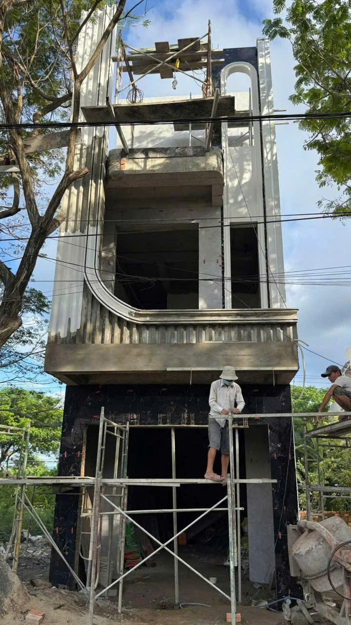 Nhà phố hiện đại 4 tầng phong cách khối vuông mái lệch - NPHD4TPCKVML