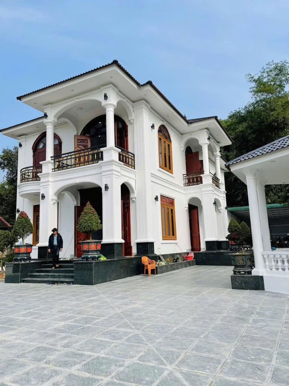 Mẫu nhà biệt thự 2 tầng phong cách tân cổ điển tối giản phù hợp tại nông thôn - MBT2TPCTCDTGPHTNT