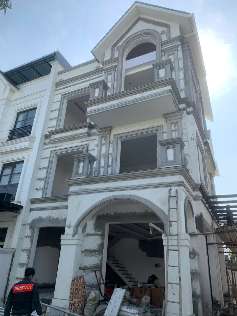 Nhà phố tân cổ điển 3 tầng mang phong cách châu âu hiện đại - NPTCD3TMPCCAHD