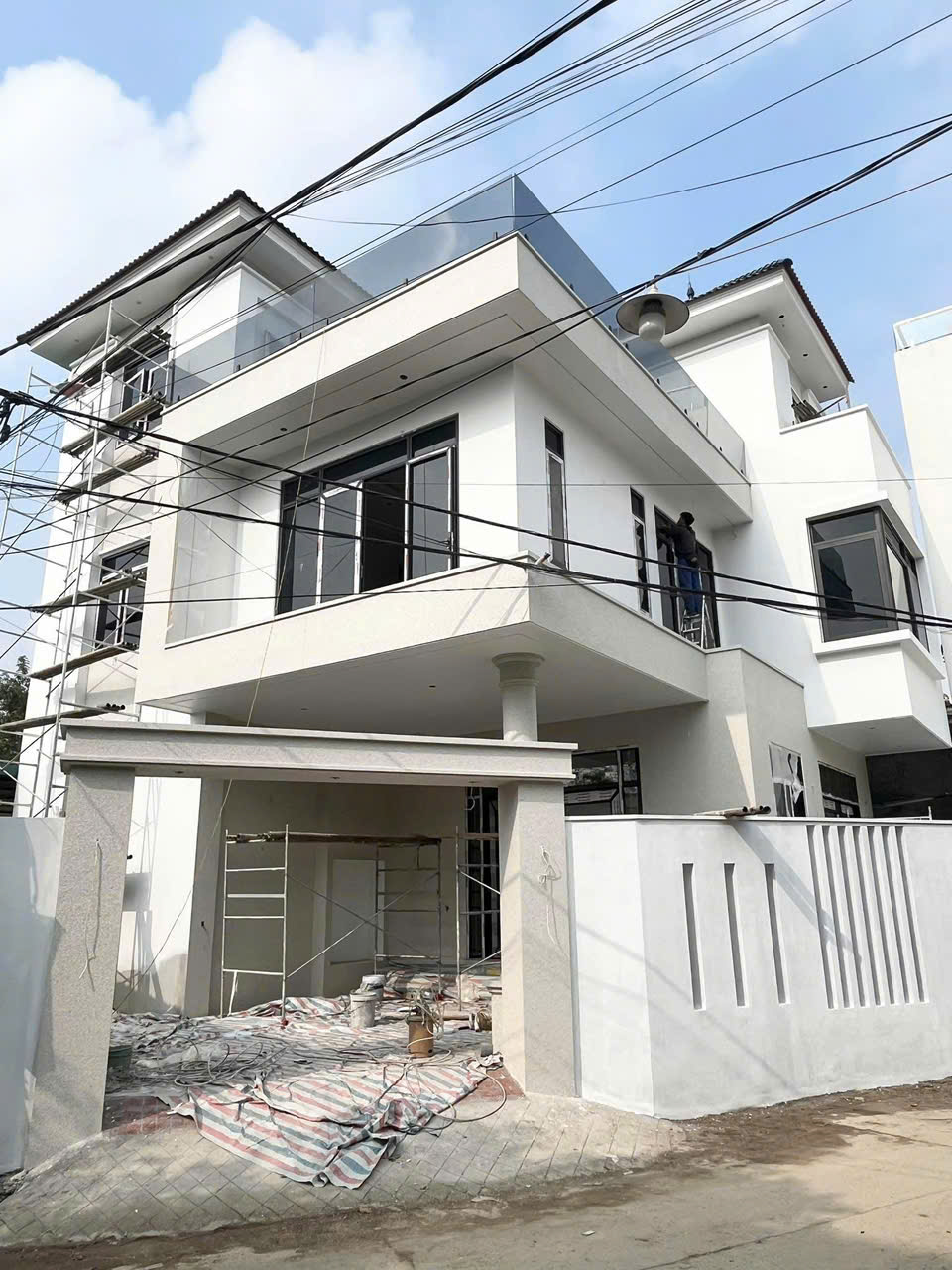 Nhà phố hiện đại 3 tầng mái bằng - NPHD3TMB