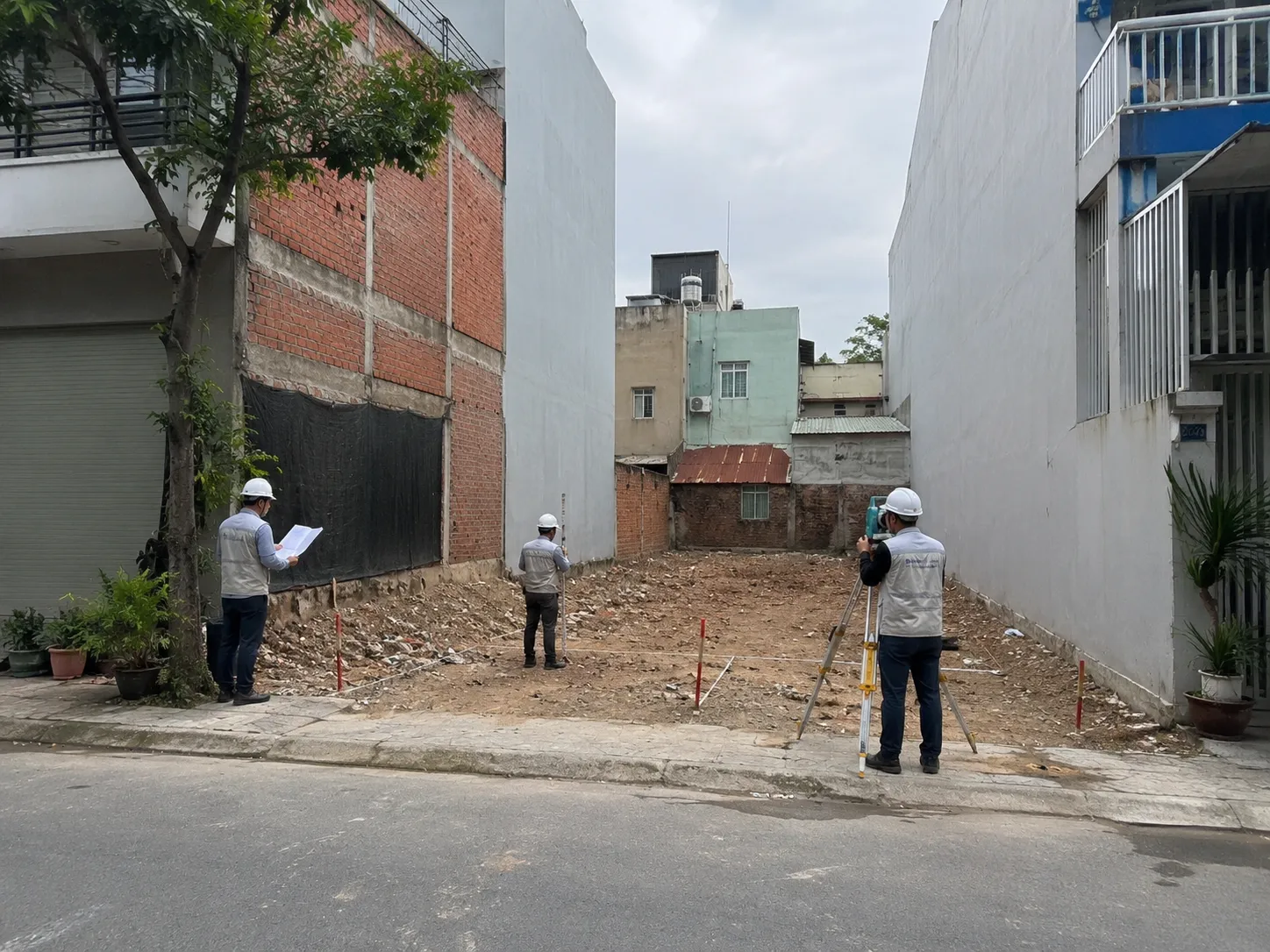 Kỹ sư khảo sát hiện trạng xây nhà trọn gói tại Hà Nội