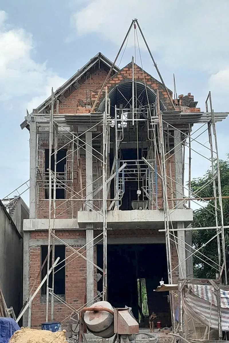 Hoàn thiện phần thô, xây trát và tạo hình mặt tiền biệt thự Tân cổ điển tại Yên Phong