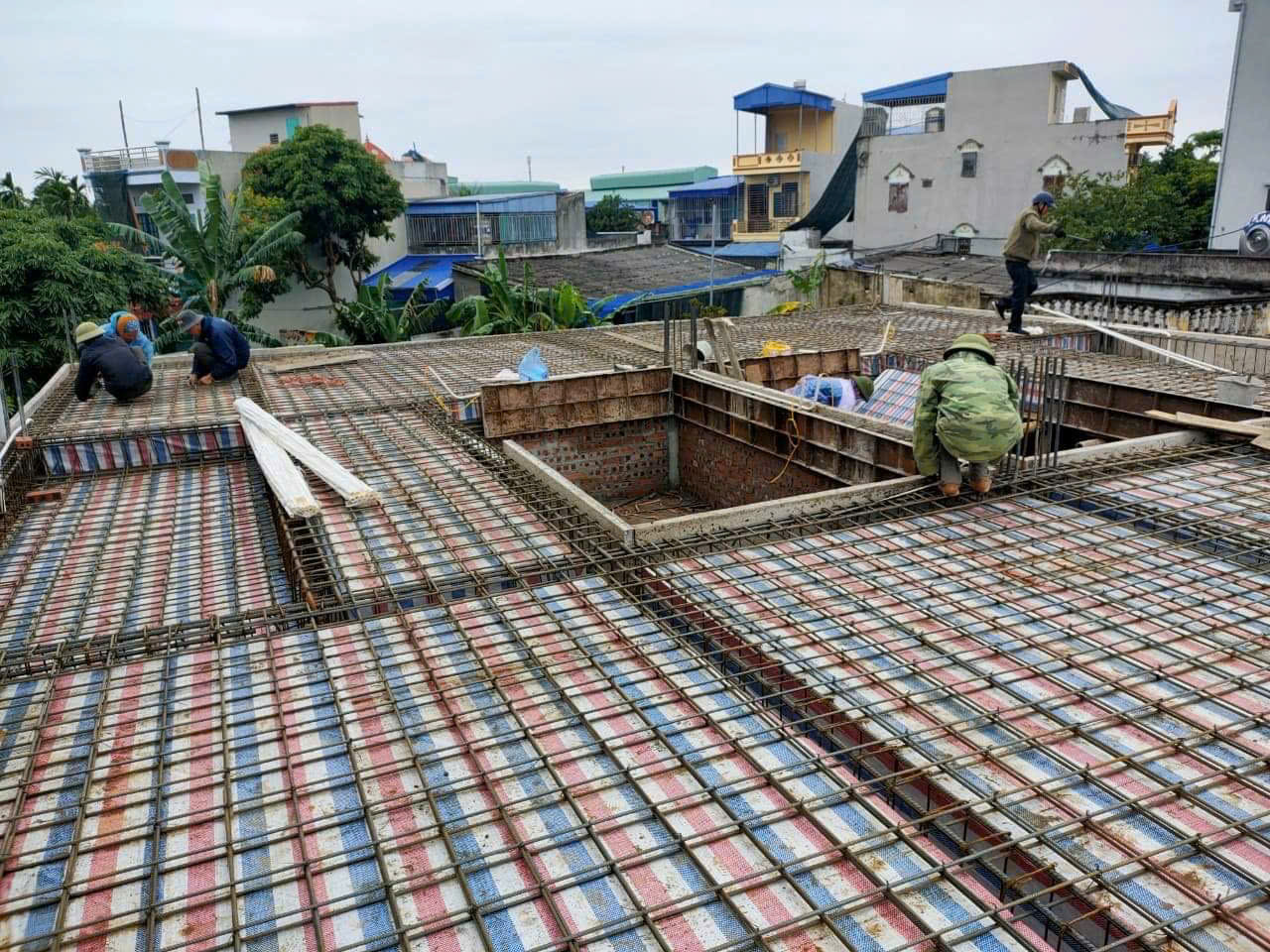 Biệt thự tân cổ điển với mặt tiền rộng 3 tầng - BTTCDVMTR3T